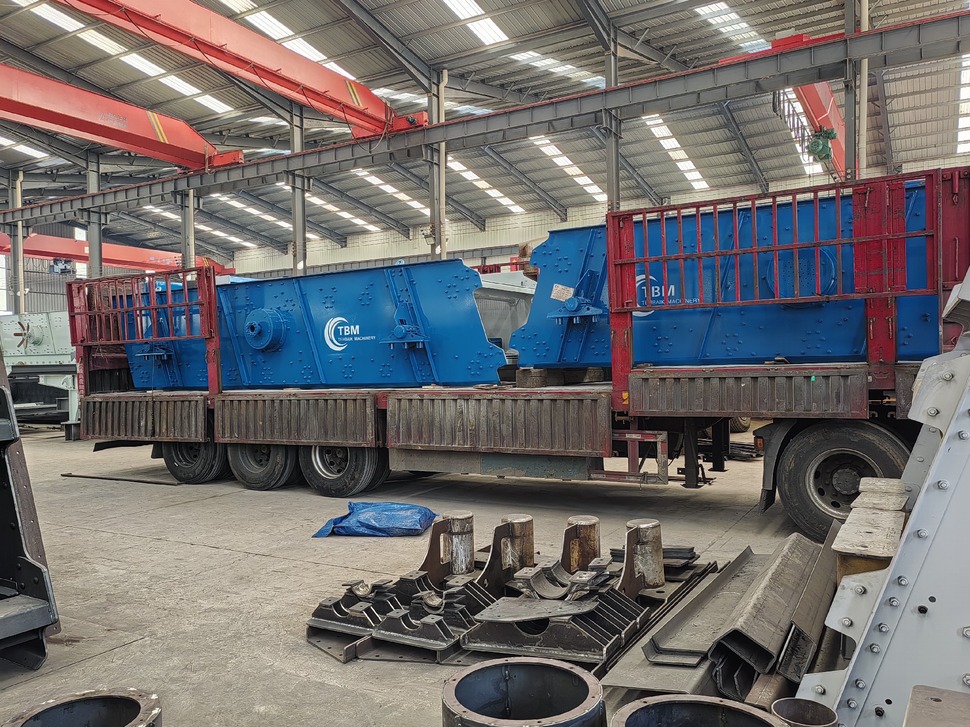 ZSW 4911 Vibrating feeder and two sets 2YK1860 vibrating screen to Cango